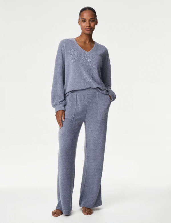 2024 New Arrival! Women's Feather Knit Lounge Sweatshirt – Only £4.89 + Free Shipping!