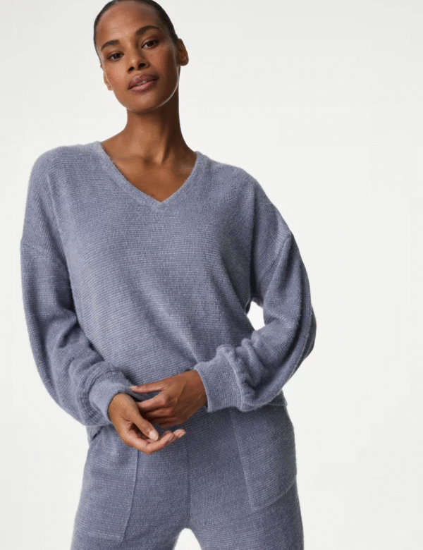 2024 New Arrival! Women's Feather Knit Lounge Sweatshirt – Only £4.89 + Free Shipping!